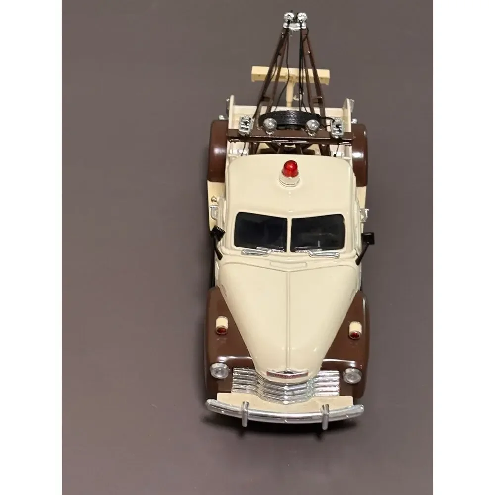 Jada Silver 1953 Chevy Wrecker 1/24 Thunder Towing 